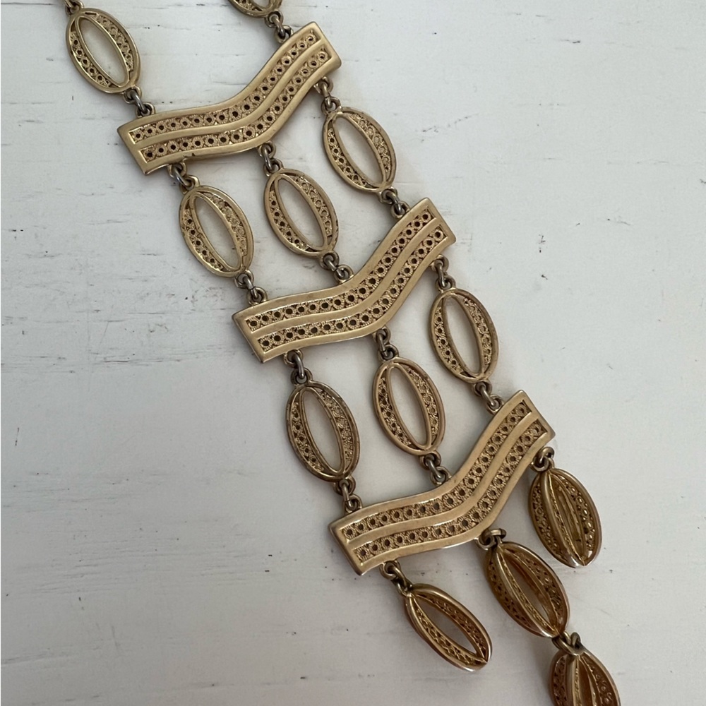 Stella & Dot Kimberly lattice necklace. Gold.